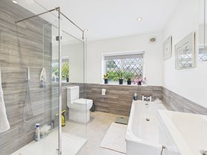 Ensuite- click for photo gallery